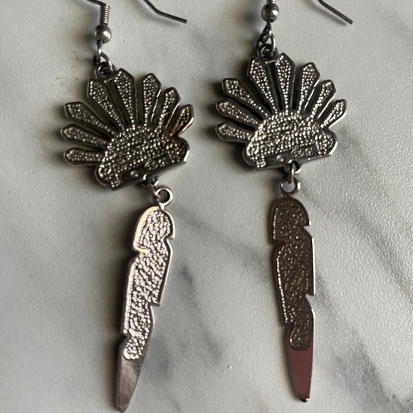 Signed Southwestern SW 91 Earrings Inlaid Turquoise Headpiece Feathers - Picture 2 of 4